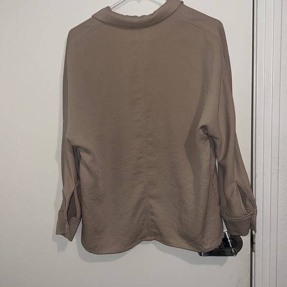 Aritzia Wilfred flowy button-up (olive beige) size 2XS - Picture 5 of 5